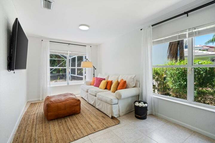 Building Photo - 1527 S Club Dr