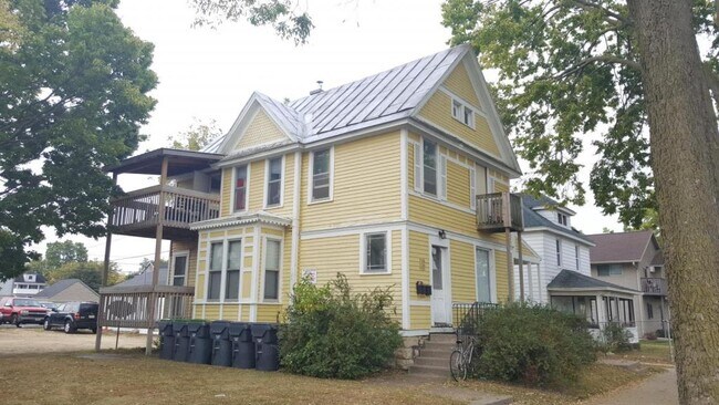 Building Photo - 1132 Vine St. La Crosse WI