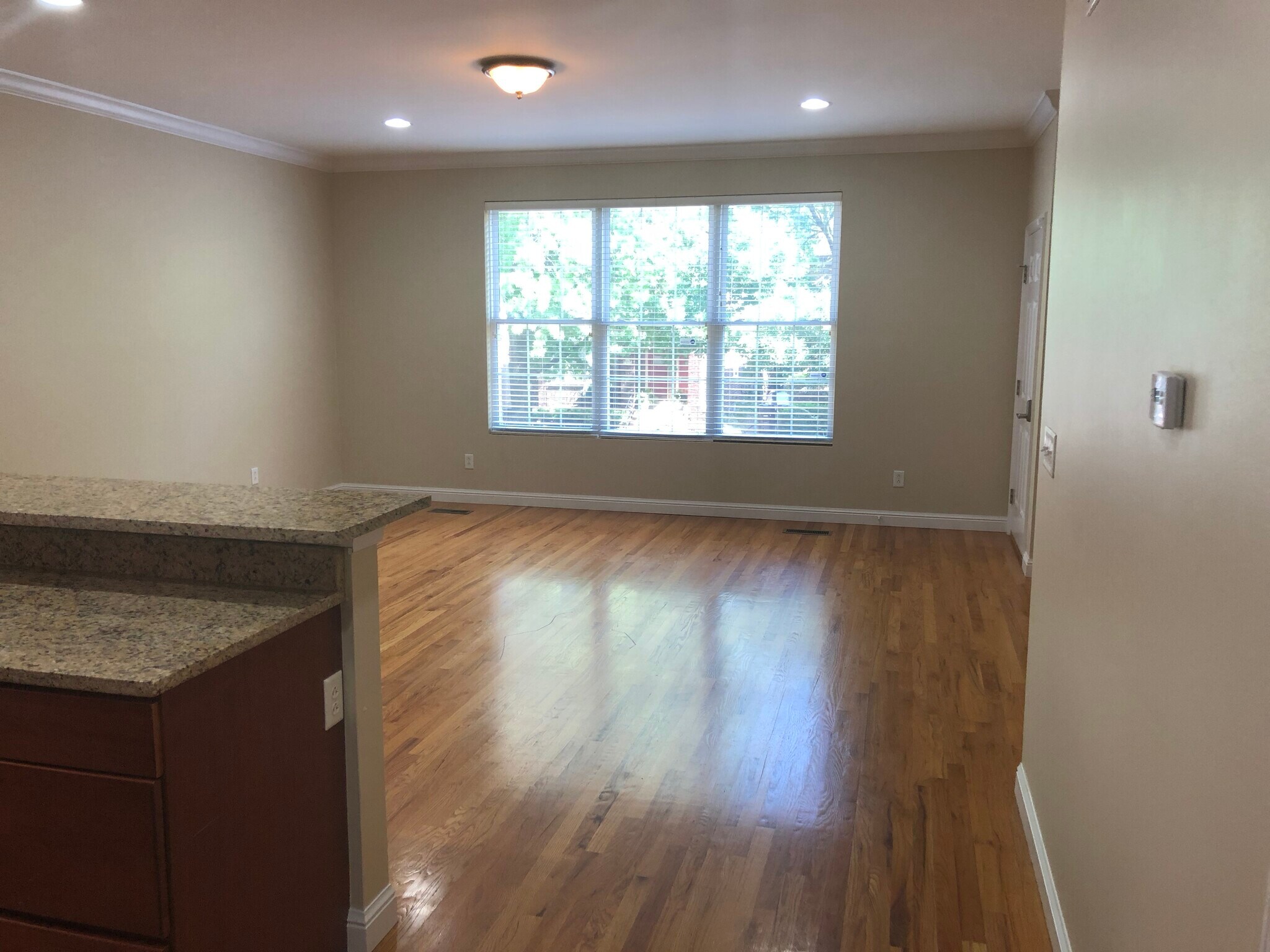 Building Photo - 7338 Amherst Ave