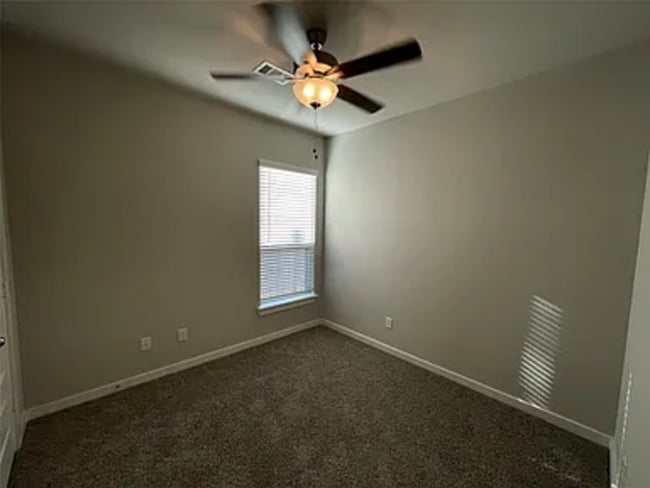 Building Photo - 9807 Grosbeak Ln
