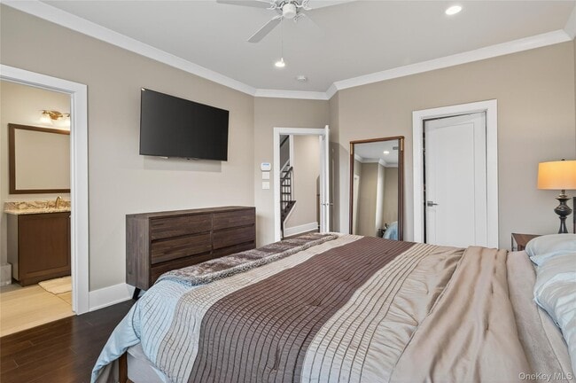 Building Photo - 348 Horseman Blvd