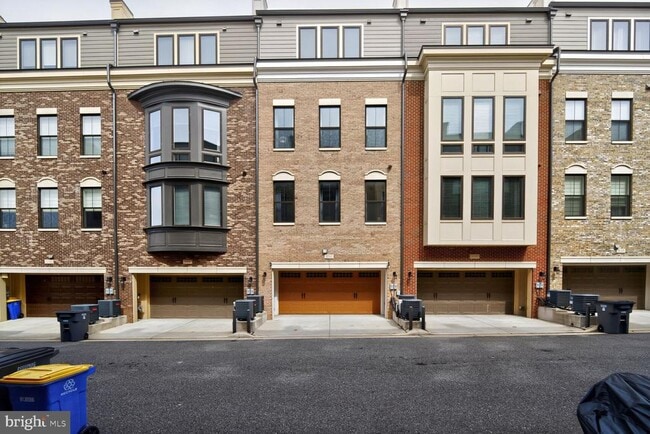 Building Photo - 506 Riversail Ln