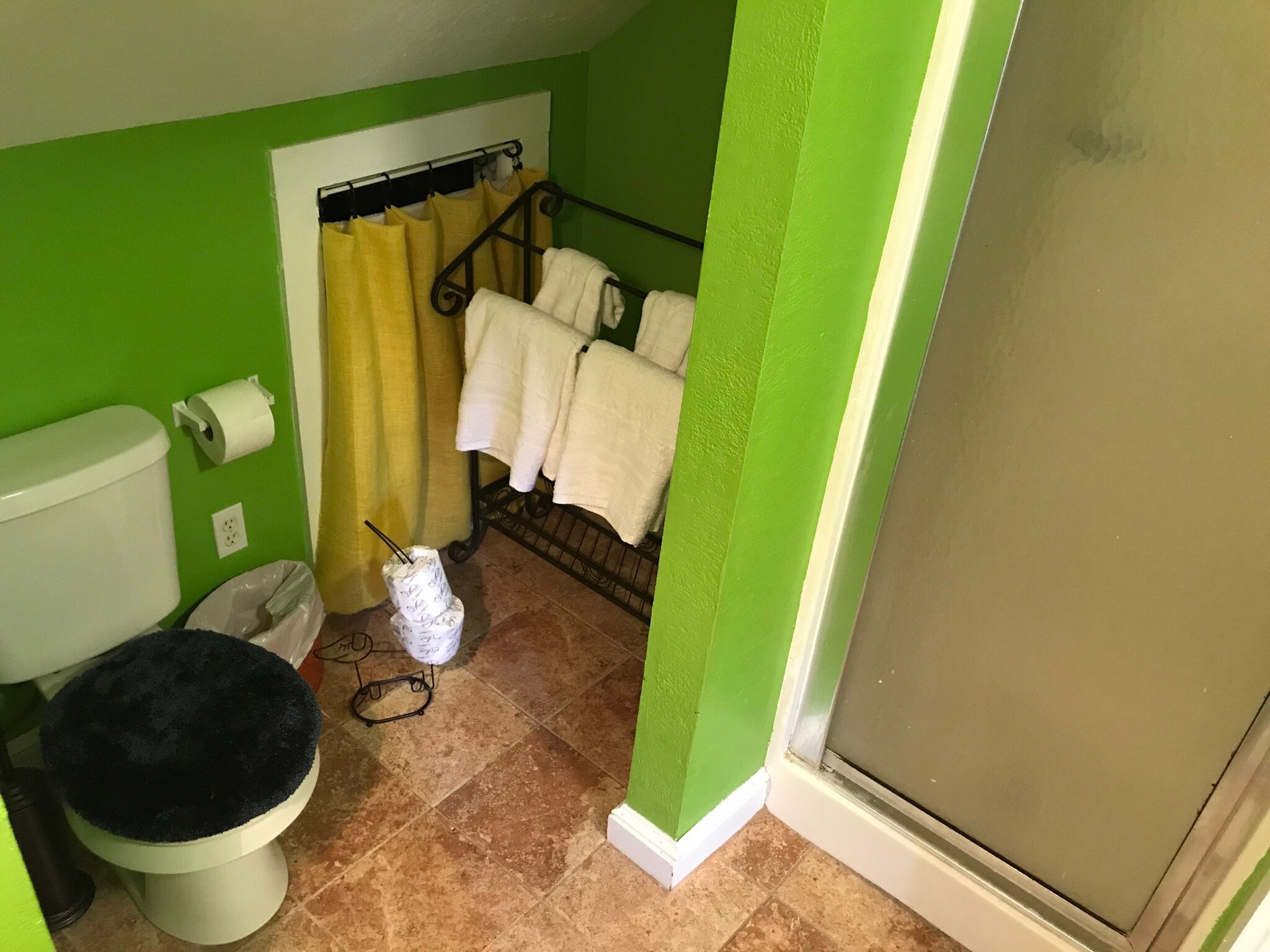 linens not included - 540 E Taylor St