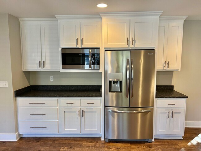 Building Photo - Updated 3 Bed, 2 Bath Cottage in Heart of Lockeland Springs w/ 1 Car Garage
