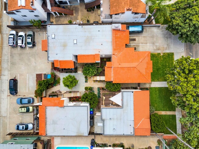 Layout of complex - 709 Agate St