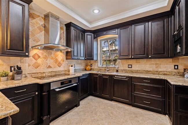 Building Photo - 3931 Pompano Dr SE