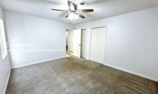 Building Photo - Limited Time Special Offer /3-Bedroom Home with Garage / Pet-Friendly / Available Now!