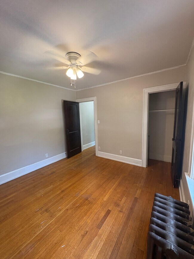 Building Photo - 1137 44th St