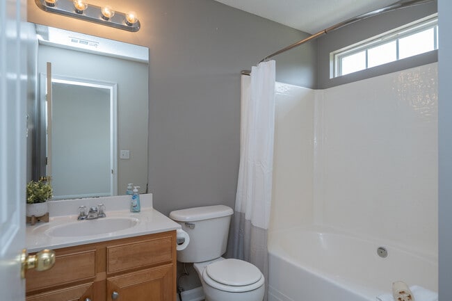 Building Photo - 25 Stratus Ct