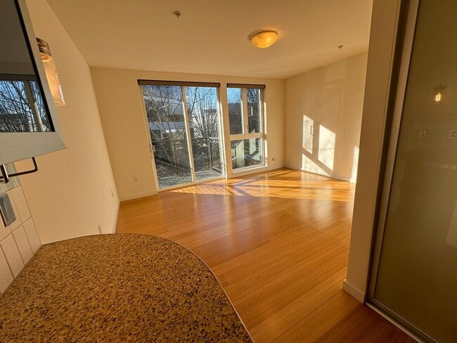 Building Photo - 1Bd/1Ba Seattle Condo