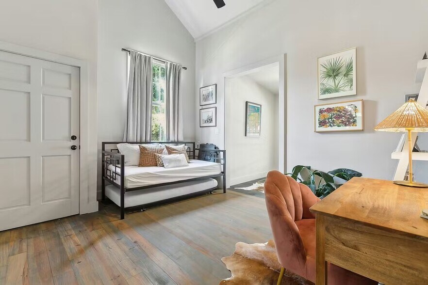 Building Photo - 719 Philip St