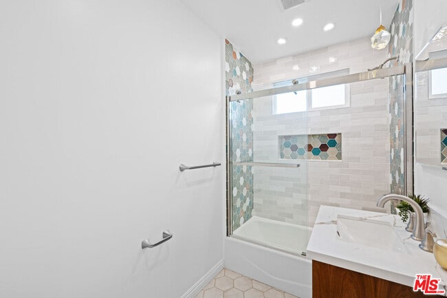 Building Photo - 2152 Parnell Ave