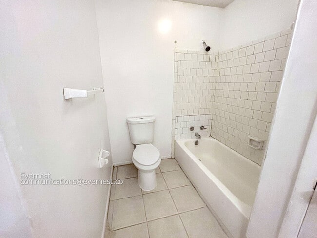 Building Photo - 925 Pine Oak Trl