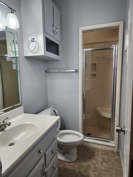 Ensuite Restroom - 607 Buena Vista Dr