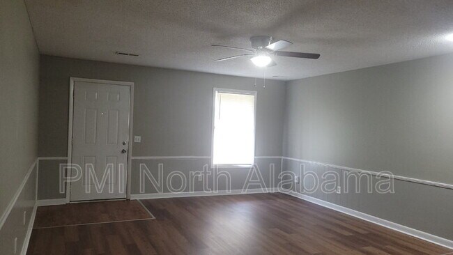 Building Photo - 4423 Bonnell Dr