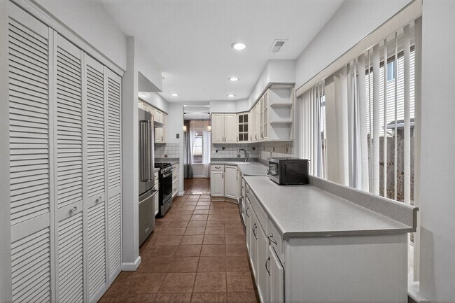 Building Photo - 34 Jeffrey Cir