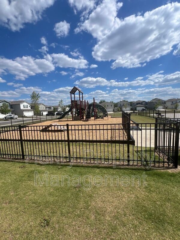 Building Photo - 839 McKenzie Pk Ter