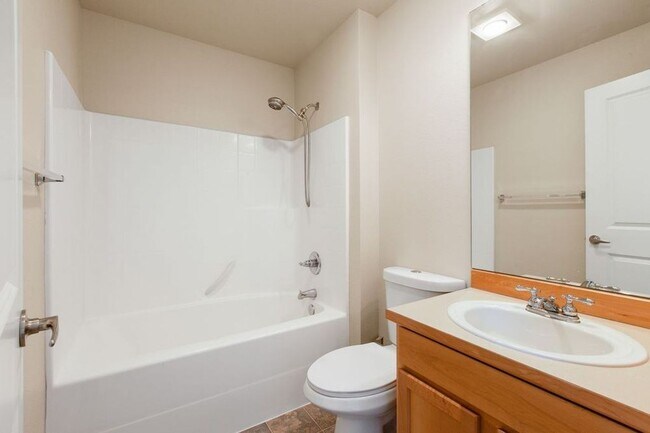 Building Photo - Absolutely Charming 3-Bed 2.5-Bath Home with One Car Garage!