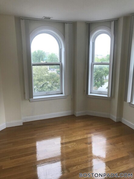 Building Photo - 90 Westland Ave