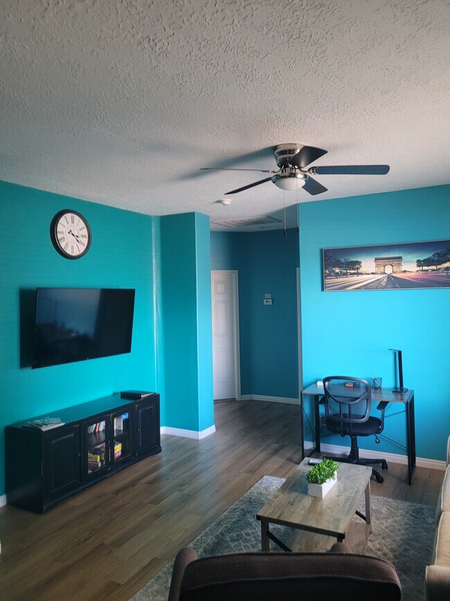 Building Photo - 701 Ocotillo Ln