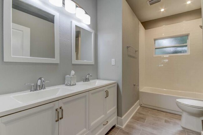Building Photo - 3 bedroom in Tampa FL 33604