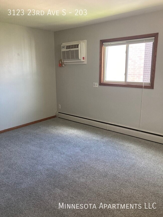 Building Photo - 1 Bedroom Available with a Great Location!