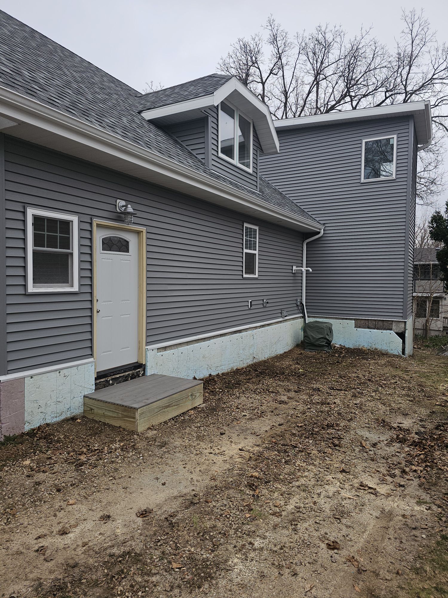 Entry to unit - 3134 Hermina St