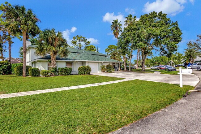 Building Photo - 1135 Staghorn St