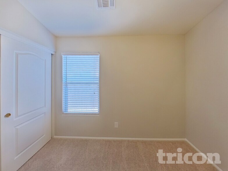 Building Photo - 41265 W Walker Wy