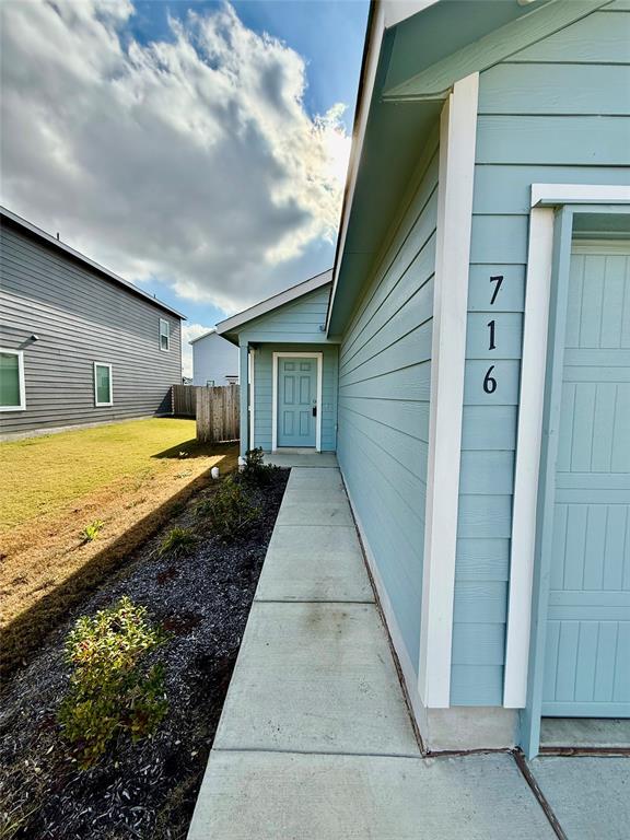 Building Photo - 716 Commander Abbott Dr