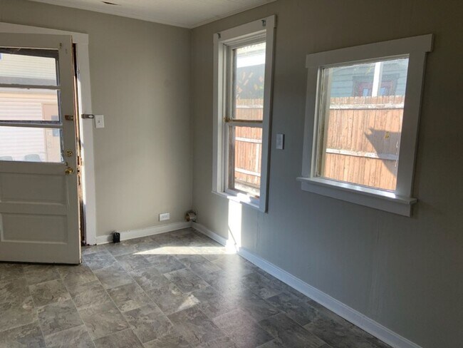 Building Photo - 176-176 E High St