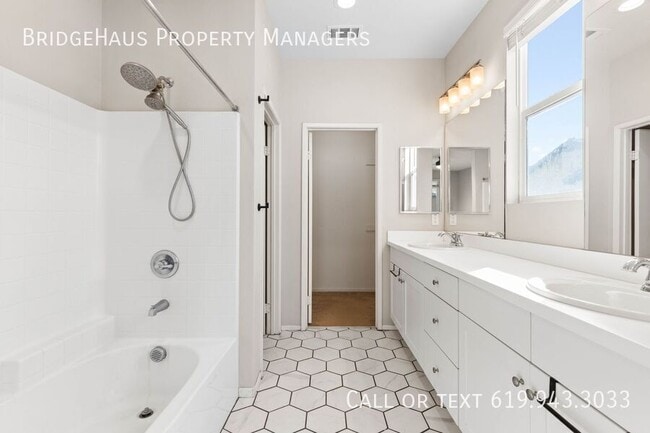 Building Photo - 1709 Signature Pl