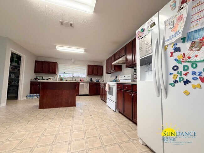 Building Photo - Charming 4-Bedroom Home in Hampton Ridge Estates of Navarre!
