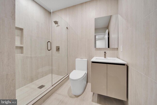 Building Photo - 2121 Ward Pl NW