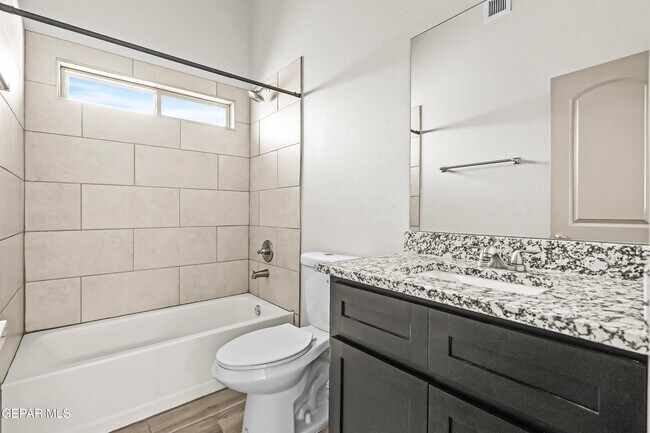 Building Photo - 12049 Hidden Gdns