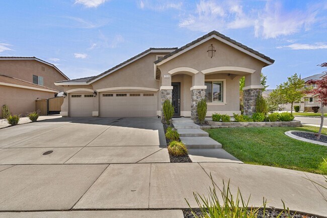 Building Photo - Beautiful Lincoln Home with Solar, 3-Car Garage & Trailer Parking!