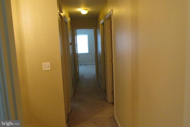Building Photo - 888 Woodridge Dr