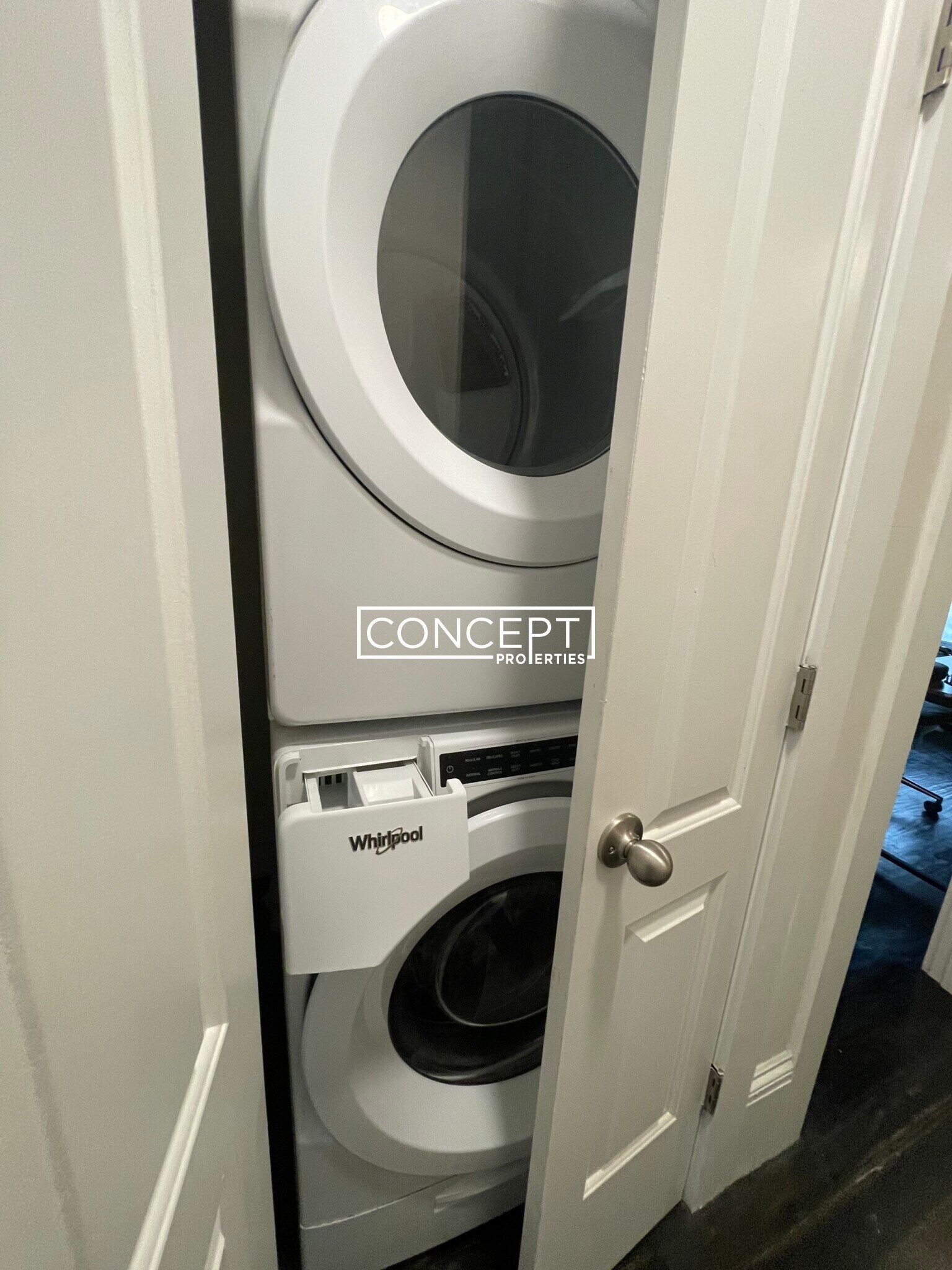 Building Photo - 839 Parker St