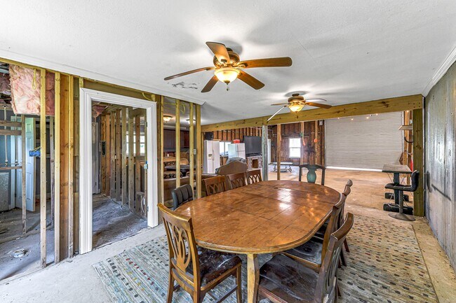 Building Photo - 215 Little Dogie Rd