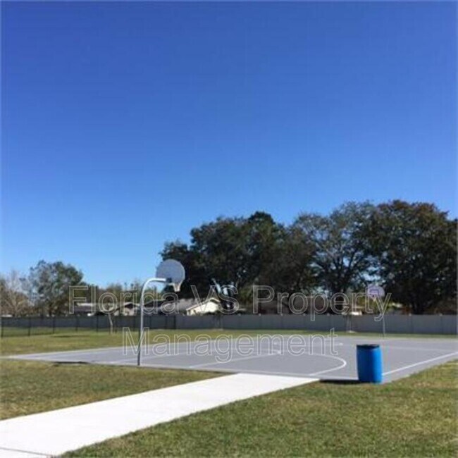 Building Photo - 330 Dundee Dr