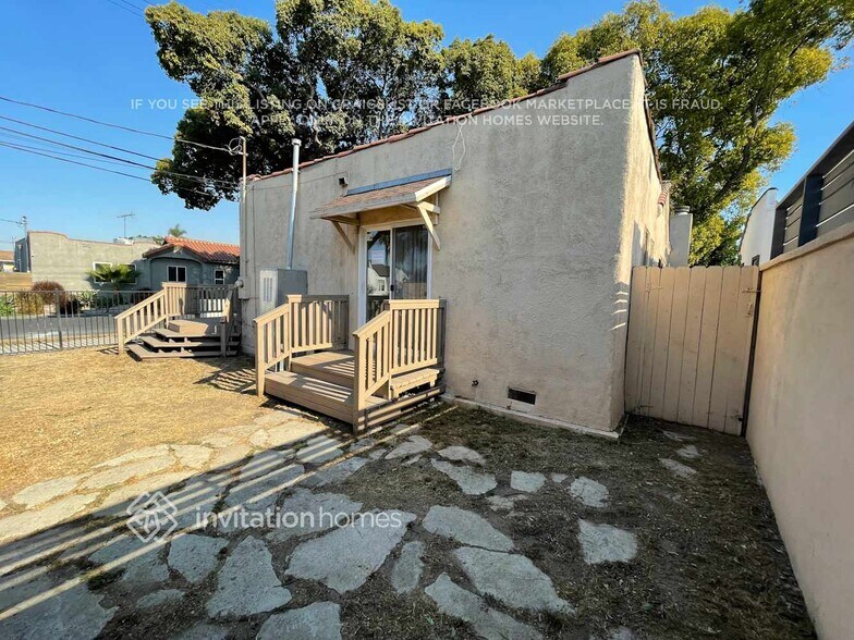 Building Photo - 3003 Hillcrest Dr