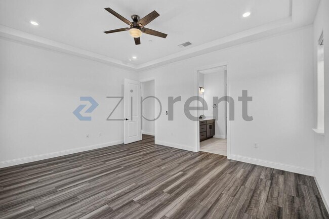 Building Photo - Unit
