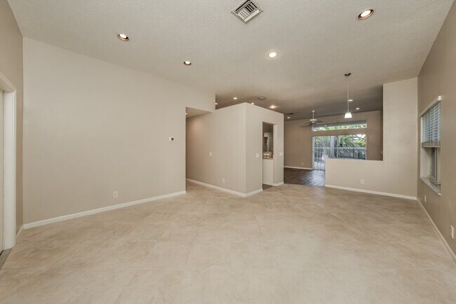 Building Photo - 966 Bluewood Terrace