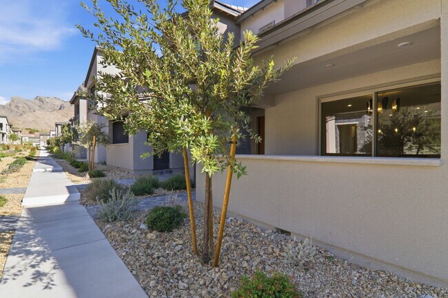 Building Photo - Experience refined living in this beautifully appointed 3-bedroom, 2.5-bathroom townhome spanning...