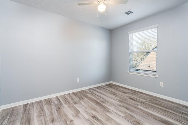 Building Photo - 207 N Poplar St