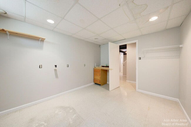Building Photo - 3127 Dunwoodie Rd