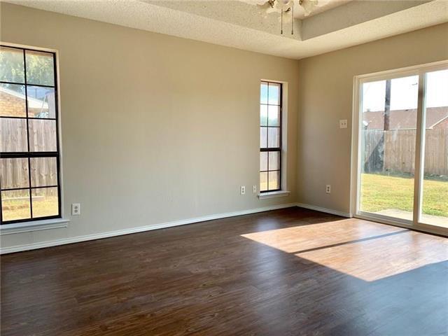 Building Photo - 539 Canary Ln