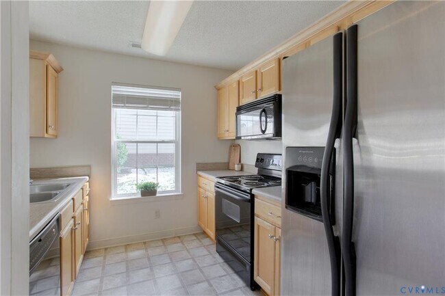 Building Photo - 4718 Twin Hickory Lake Dr