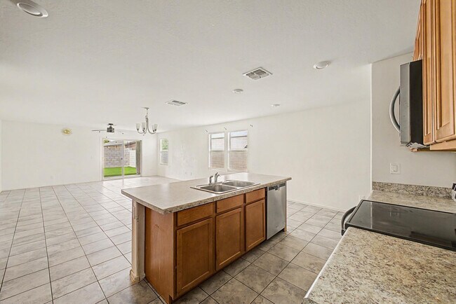 Building Photo - 12586 W Myrtle Ave