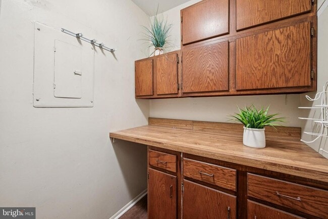 Building Photo - 1001 Woodhollow Dr